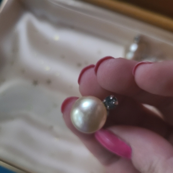 Marvella faux pearl flat clip on earrings - Picture 2 of 3